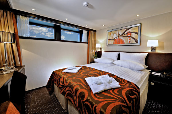 Avalon_Visionary_Deluxe Stateroom_02