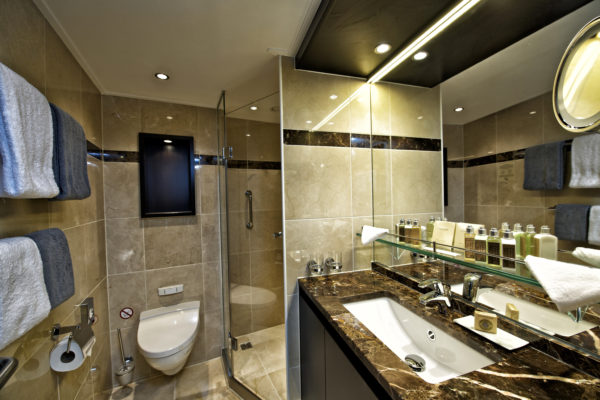Avalon_Vista_Panorama Suite_Bathroom_05